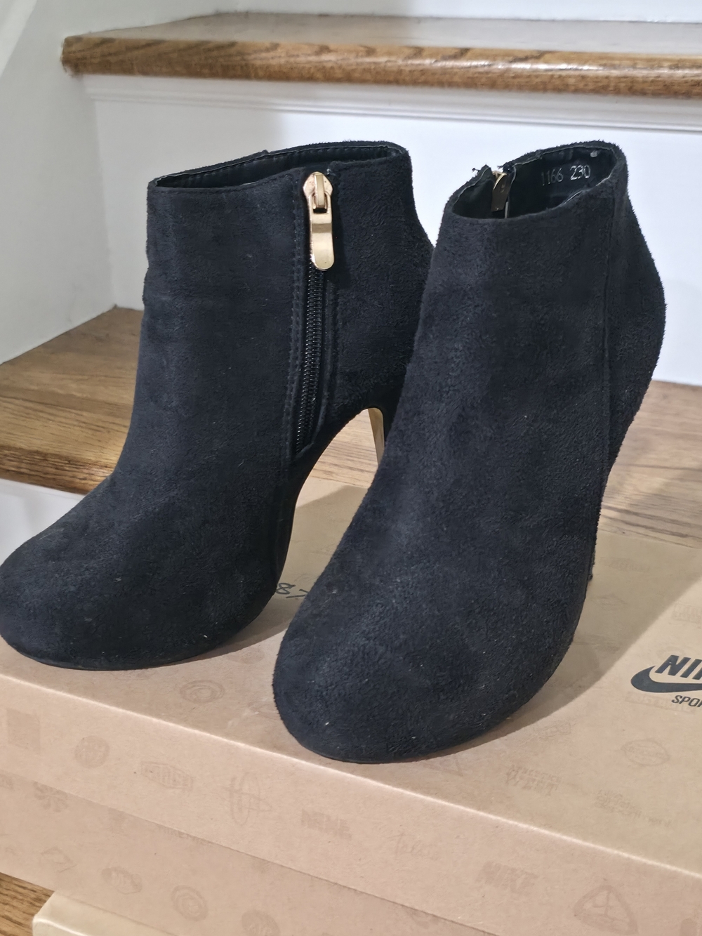 Women’s Black Suede Ankle Boots - Classic Zip Design(230cm)